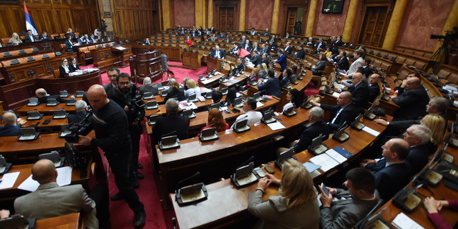 Beograd, 16. novembra 2016 - Narodni poslanici na sednici Skupstine Srbije. FOTO TANJUG / DRAGAN KUJUNDZIC / bk