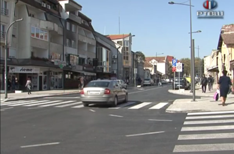 GL ULICA I PARKING - YouTube