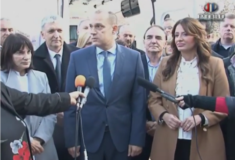 Screenshot_2019-12-16 RTV Šumadija - AKTUELNO Poseta ministara Lončara i Kuburović - YouTube