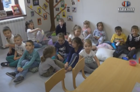FireShot Capture 1807 - RTV Šumadija - Vrtic Carobna skolica, decija nedelja - YouTube_ - www.youtube.com
