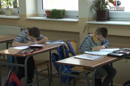 FireShot Capture 129 - RTV Šumadija - OS Svetolik, sprovodjenje protivepidemijskih mera - Yo_ - www.youtube.com