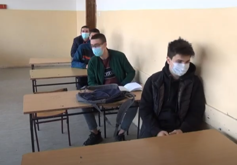 FireShot Capture 1034 - RTV Šumadija - Tehnicka skola, maturanti ,,ukradenog_ proleća - YouT_ - www.youtube.com