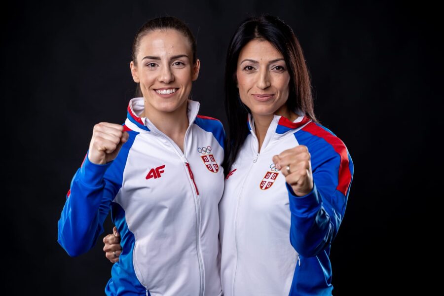 Jovana Prekovic (levo) Roksanda Atansov ( desno)