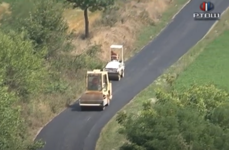 FireShot Capture 2429 - RTV Šumadija - Nastavlja se asfaltitanje gradskih i seoskih puteva -_ - www.youtube.com