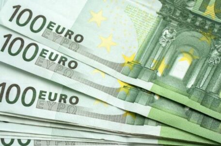 money-gfde9a271f_1280