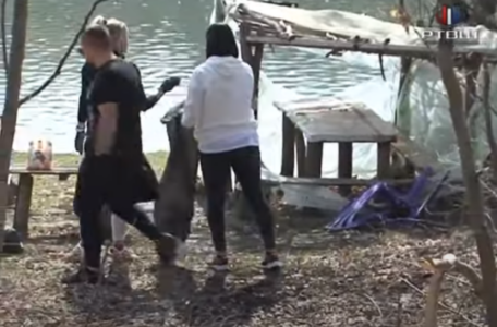FireShot Capture 2681 - RTV Šumadija - Akcija čišćenja obale garaškog jezera - YouTube_ - www.youtube.com