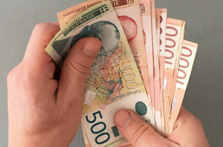 plate-placanje-isplata-penzije-uplata-uplacivanje-kredit-krediti-stipendije-stipendija-dinari-subvencije-novac-jpg-660x330