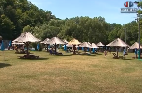 FireShot Capture 2835 - RTV Šumadija - Otvorena kupališna sezona na bazenima u Garašima - Yo_ - www.youtube.com