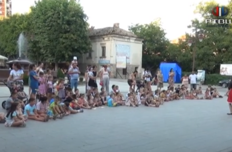 FireShot Capture 836 - RTV Šumadija - Ulica nasmejanih lica nastavljena dečijom predstavom __ - www.youtube.com
