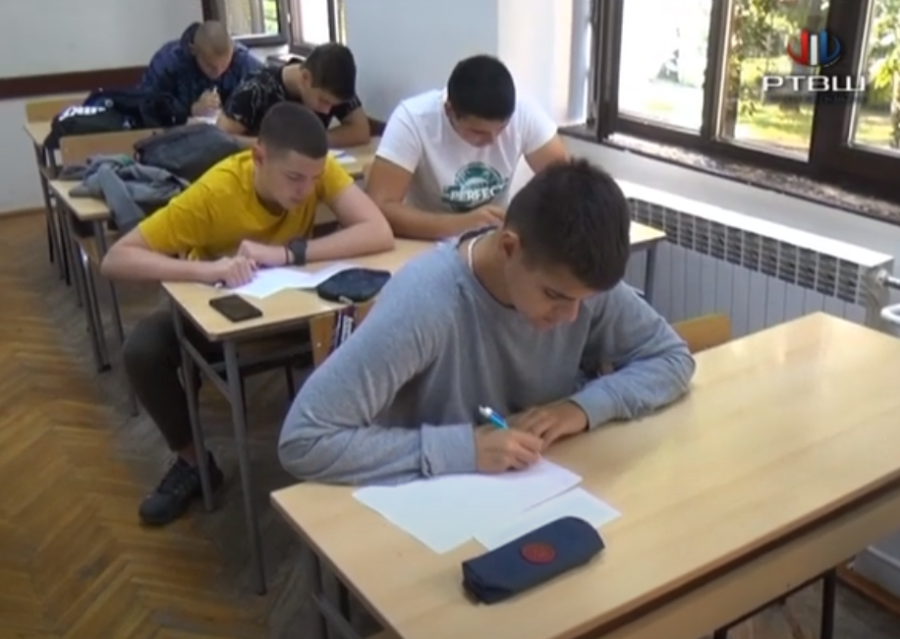 FireShot Capture 926 - (2) RTV Šumadija - Početak školske godine u gimnaziji Miloš Savković _ - www.youtube.com