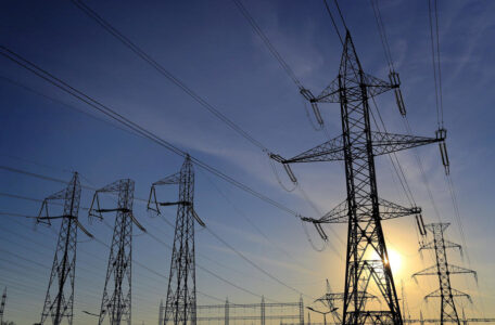 epa08389189 View of electric power lines and pillows at sunset in Bucharest, Romania, 27 April 2020 (issued 28 April 2020). The ongoing pandemic of the COVID-19 disease caused by the SARS-CoV-2 coronavirus has substantially influenced the energy sector in Romania, as industrial activity has decreased significantly since the middle of March, while residential energy consumption has remained practically constant.  EPA-EFE/ROBERT GHEMENT