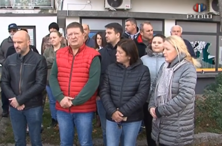 FireShot Capture 2433 - RTV Šumadija -Veterinarska ambulanta Nikita demolirana-Veterinari uj_ - www.youtube.com
