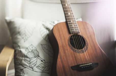 guitar-1836655_1280