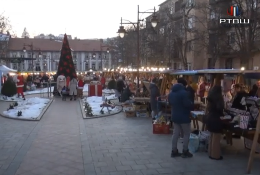 FireShot Capture 4367 - (2) RTV Šumadija - Novogodišnji bazar na Gradskom trgu - YouTube_ - www.youtube.com (1)