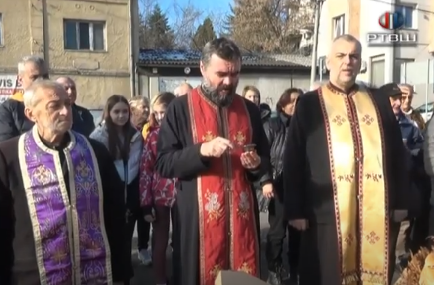 FireShot Capture 4380 - (7) RTV Šumadija - Badnji dan na Starom gradskom trgu - YouTube_ - www.youtube.com