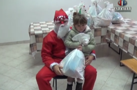 FireShot Capture 4941 - (11) RTV Šumadija - I ove godine novogodišnji paketići za decu iz _ - [www.youtube.com]