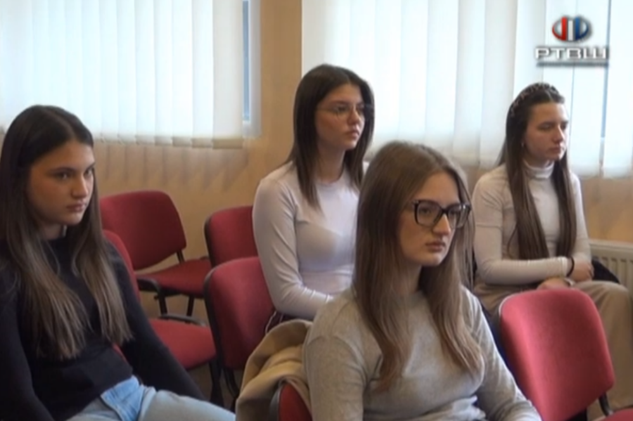 FireShot Capture 5083 - (1) RTV Šumadija - Održano takmičenje u recitovanju za srednjoškolce_ - www.youtube.com