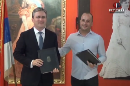 FireShot Capture 5108 - RTV Šumadija -Ministar Selaković potpisao ugovor od 12 miliona din_ - [www.youtube.com]